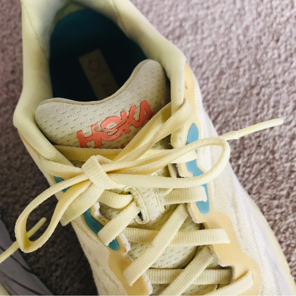 Hokas One Arahi 6 Women’s Size 9 Running Shoes Yellow Athletic Sneakers Gym - Picture 4 of 12